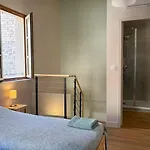 Duplex Provencal , Vieux Hyeres, Climatisation, Wi-fi Апартаменты Йер
