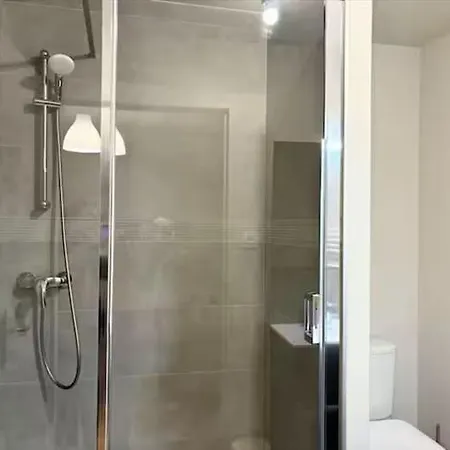 Duplex Provencal , Vieux Hyeres, Climatisation, Wi-fi شقة Hyères