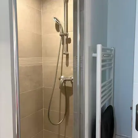 Duplex Provencal , Vieux Hyeres, Climatisation, Wi-fi شقة Hyères