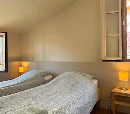 Duplex Provencal , Vieux Hyeres, Climatisation, Wi-fi Апартаменты Йер