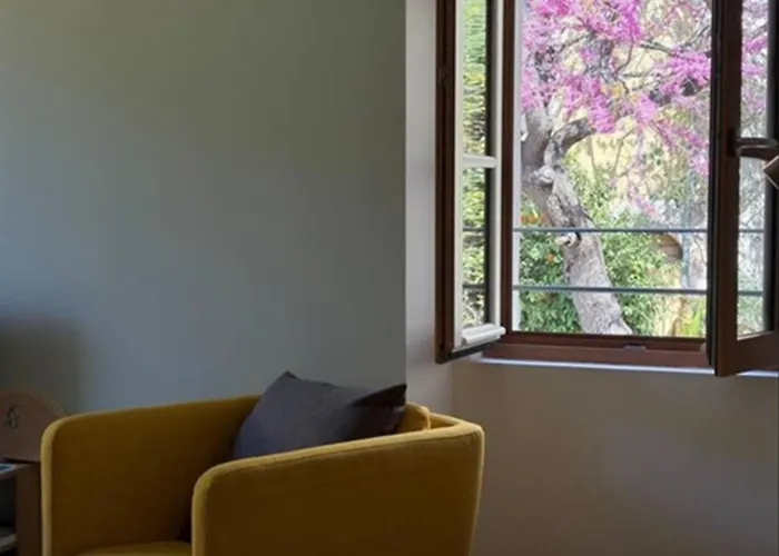 Apartment Duplex Provencal , Vieux Hyeres, Climatisation, Wi-fi *