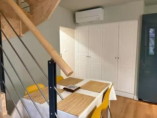 Apartment Duplex Provencal , Vieux Hyeres, Climatisation, Wi-fi